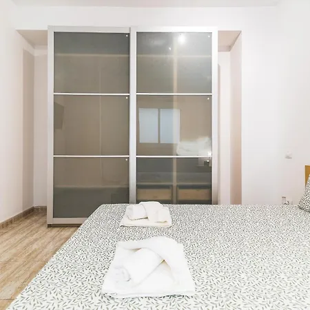 Elegant La Naval 4 *